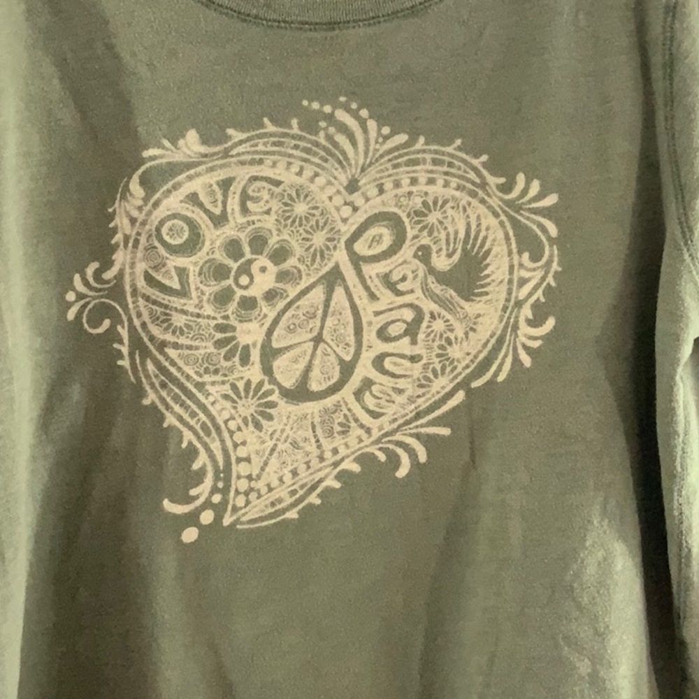 227 10/$50ππ»ββοΈ Lucky Brand Love and Peace Green Long Sleeve Shirt - Picture 3 of 13
